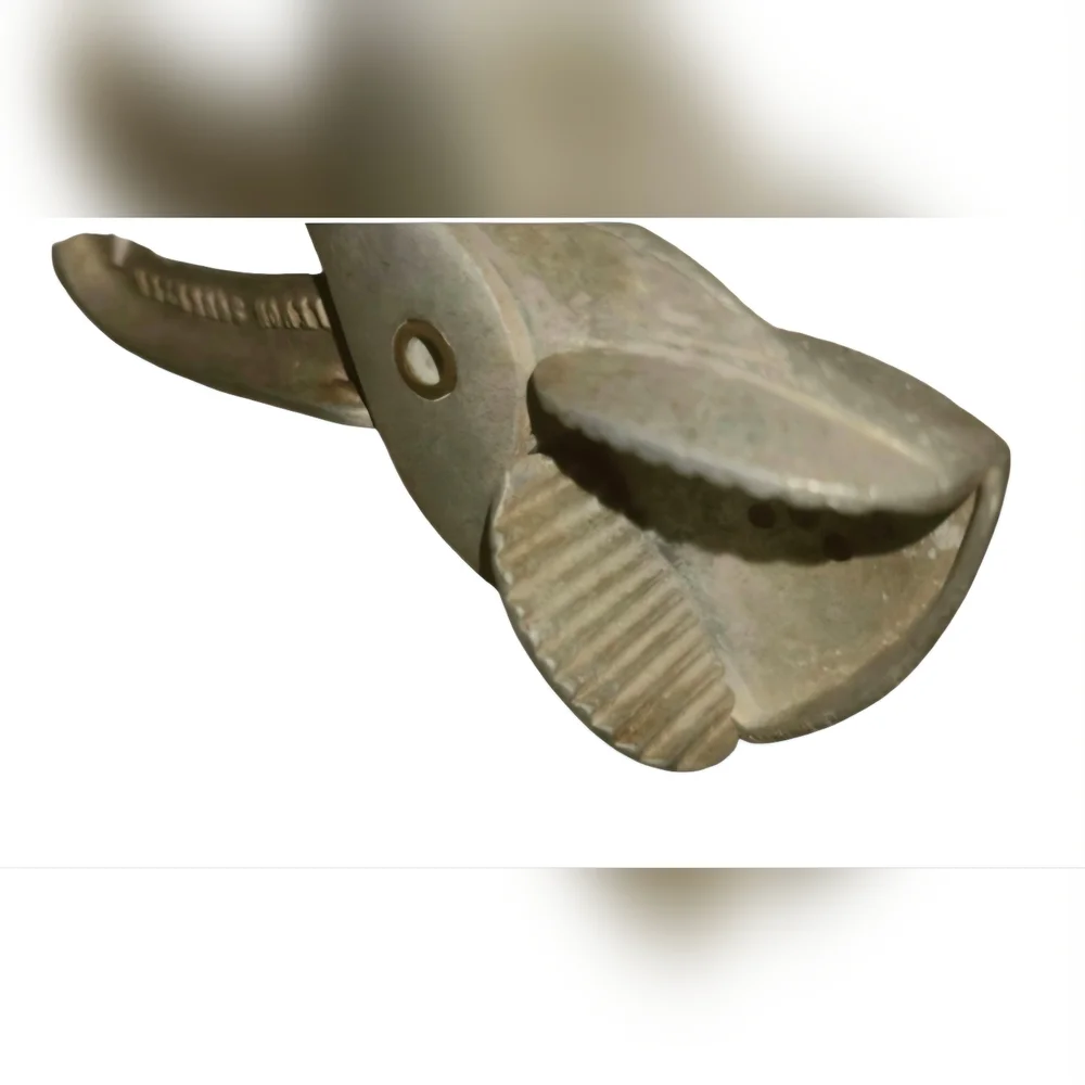 VINTAGE Lemon (or lime) Squeezer.